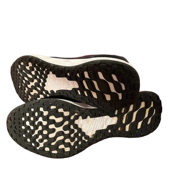 NIKE REVOLUTION brand tennis shoes. Size 10. Gently worn. - Picture 6 of 7
